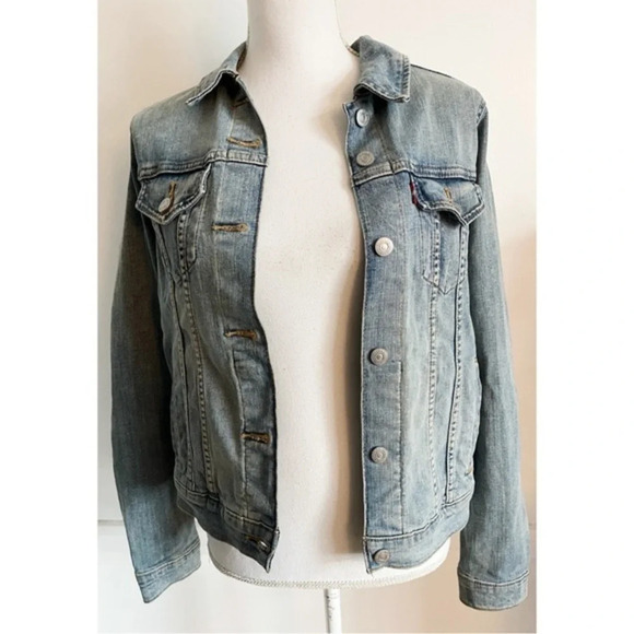 Levi’s • Original Trucker Jacket in Jeanie Medium Wash - Picture 3 of 8